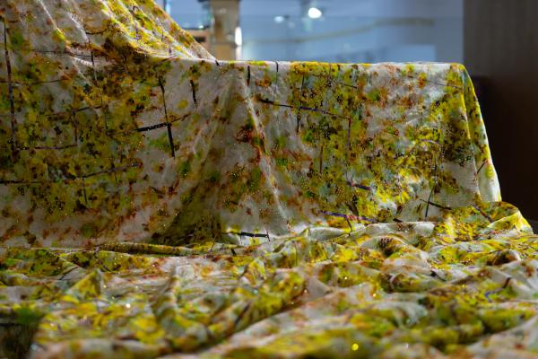 La Soie Imprimée Jaune d'Emanuel Ungaro – Image 5